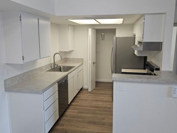 4608 W MARYLAND Avenue, Unit 211, Glendale, AZ 85301