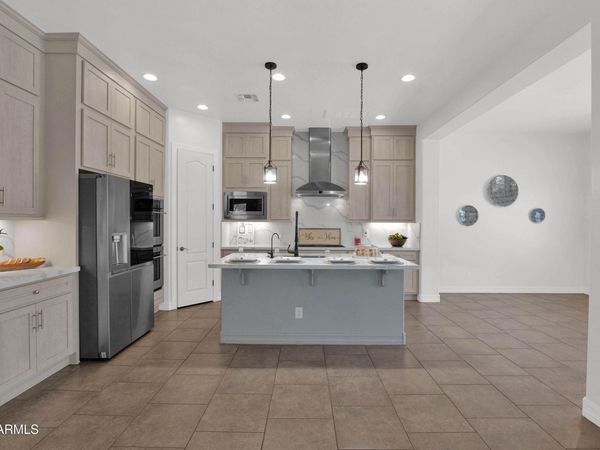 2282 E TOMAHAWK Drive, Gilbert, AZ 85298