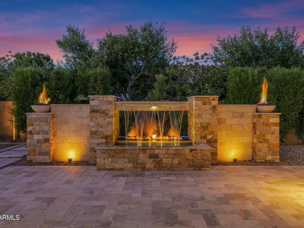 2282 E TOMAHAWK Drive, Gilbert, AZ 85298