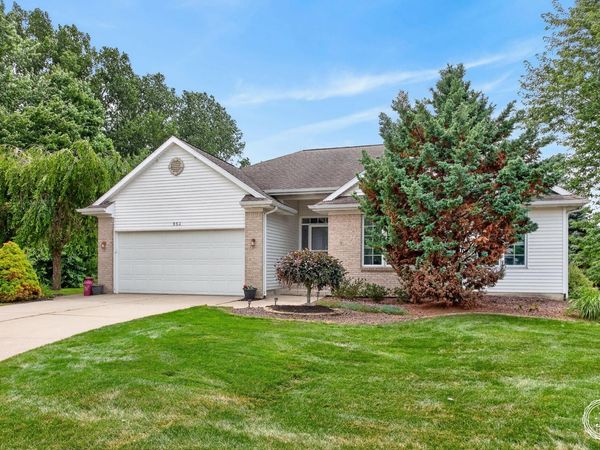 953 Sunset Hills Court NW, Grand Rapids, MI 49534
