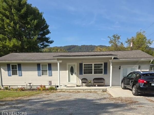 5829 Dr Thomas Walker Rd, Rose Hill, VA 24281