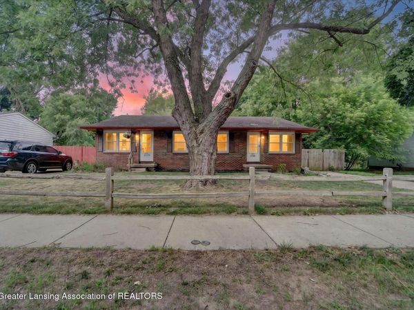 2281 N Vernon Avenue, Holt, MI 48842