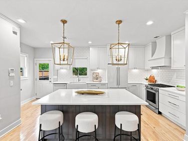 1136 Woodlawn Avenue, Dallas, TX 75208