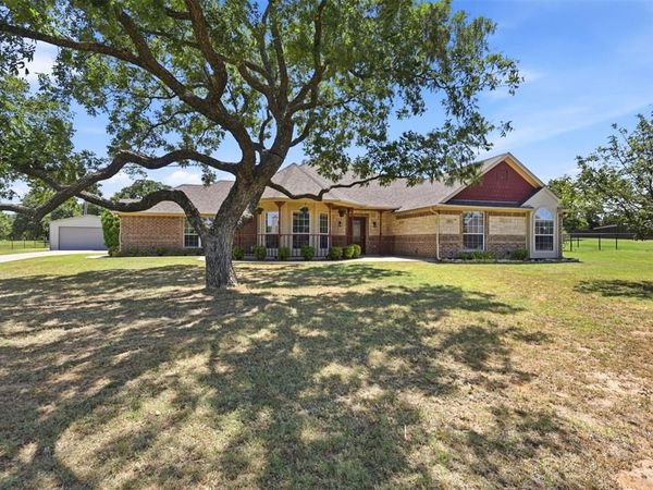 109 Crestwood Lane , Springtown, TX 76082