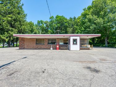 9675 Old Us-31, Berrien Springs, MI 49103