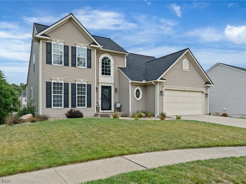 9264 Wellspring Avenue NW, North Canton, OH 44720 Photo 2