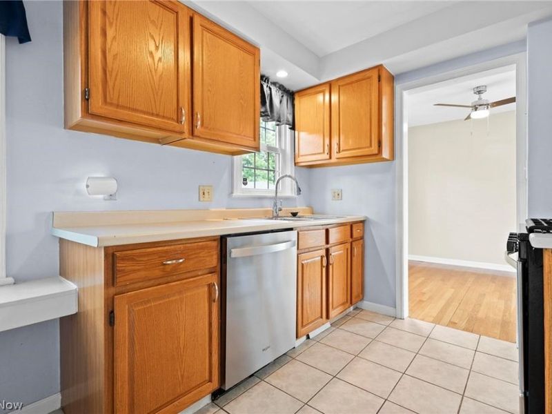 1272 Gordon Road, Lyndhurst, OH 44124 Photo 13