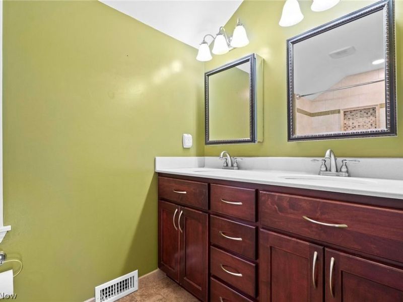 1272 Gordon Road, Lyndhurst, OH 44124 Photo 17