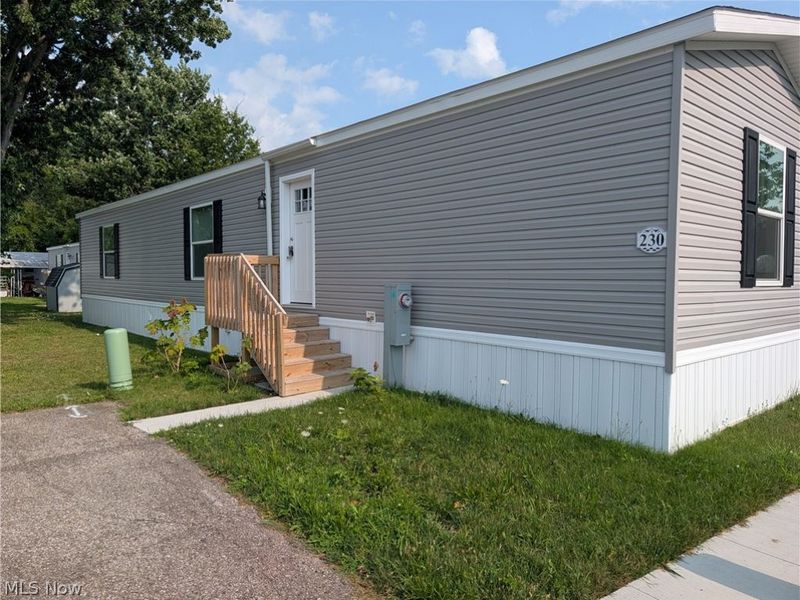230 Edgecliff Circle W, Unit 47, Elyria, OH 44035 Photo 1
