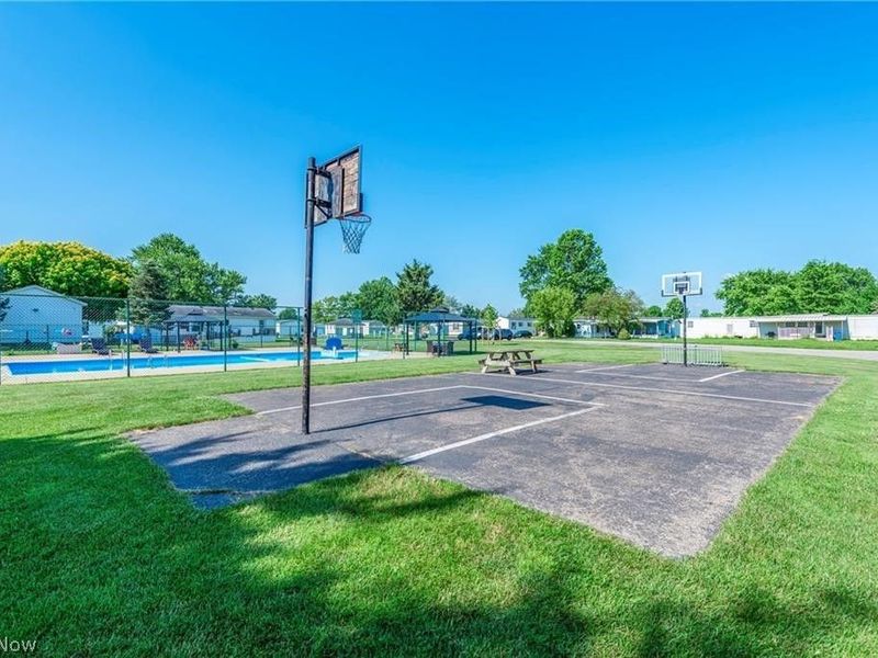 230 Edgecliff Circle W, Unit 47, Elyria, OH 44035 Photo 16