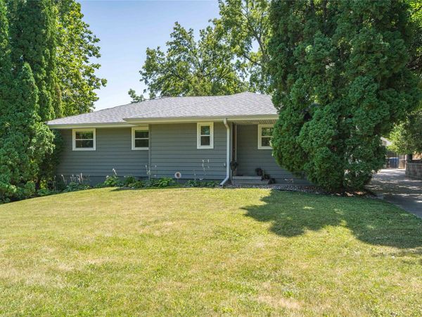 212 Pleasant View Drive, Des Moines, IA 50315