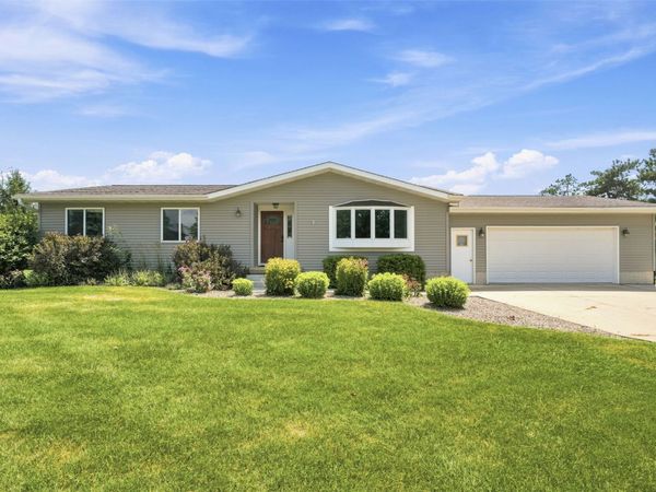 5841 Michael Drive NE, Cedar Rapids, IA 52411