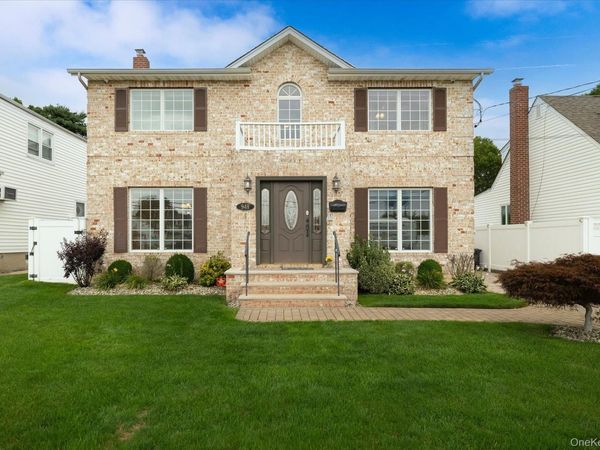 948 Cathedral Avenue , Franklin Square, NY 11010
