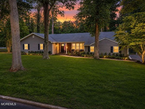 18 Stork Court, Middletown, NJ 07748