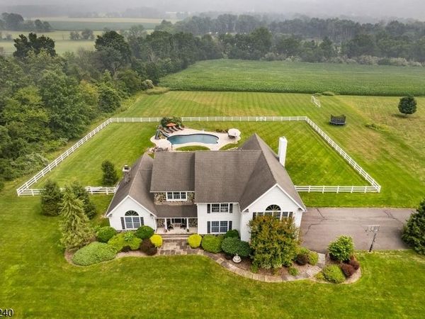 4 ELAINE CT., Washington, NJ 07830