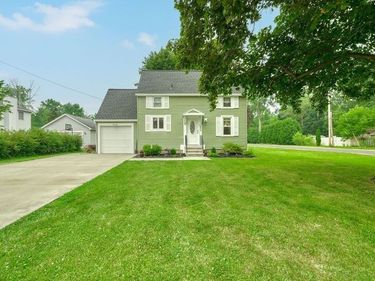 800 Winifred Dr, Webster, NY 14580
