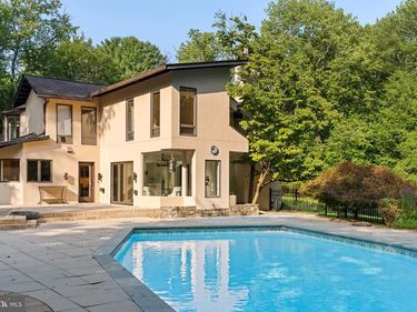 10216 EISENHOWER LANE , GREAT FALLS, VA 22066