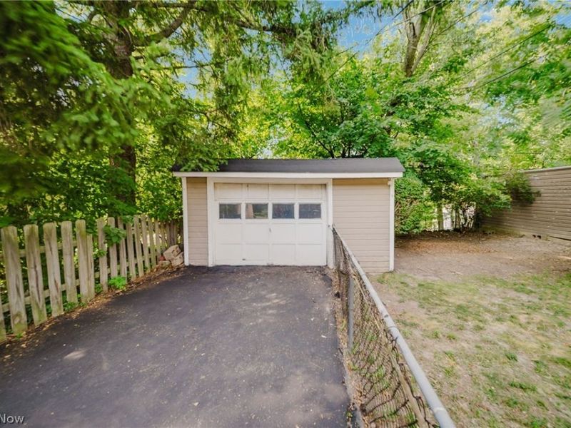 3537 E Scarborough Road, Cleveland Heights, OH 44118 Photo 3