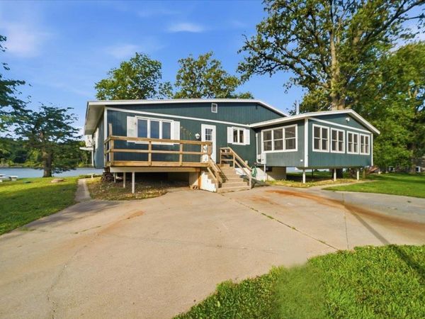 2204 Cottage Row Road, Cedar Falls, IA 50613