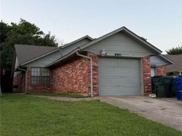8905 S Oak Valley Drive, Midwest City, OK 73110