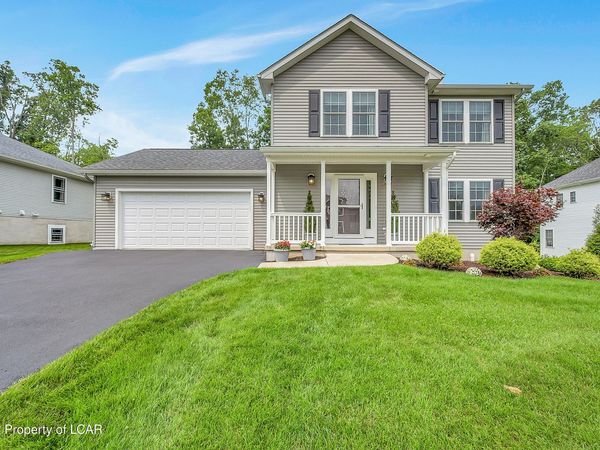 60 Lee Avenue, Mountain Top, PA 18707