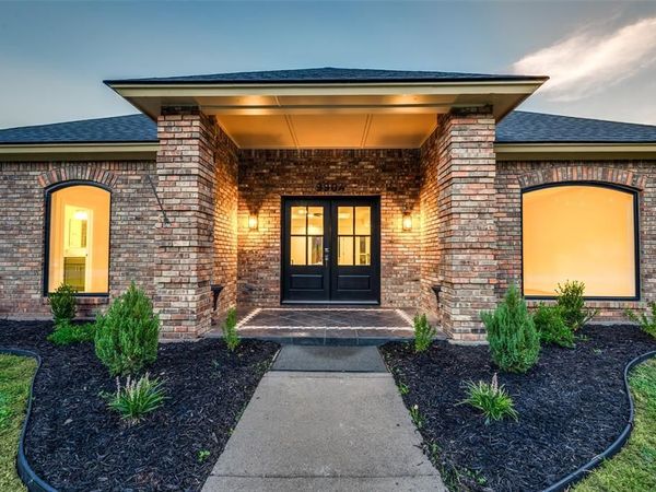 9904 Wandering Way Street, Benbrook, TX 76126