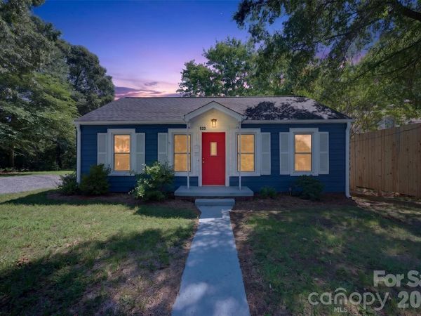 620 10th Street Boulevard NW, Hickory, NC 28601