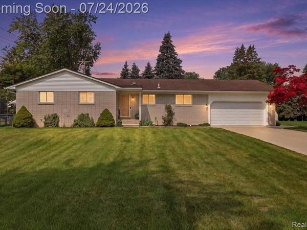 38475 Manchester Street, Clinton Twp, MI 48036