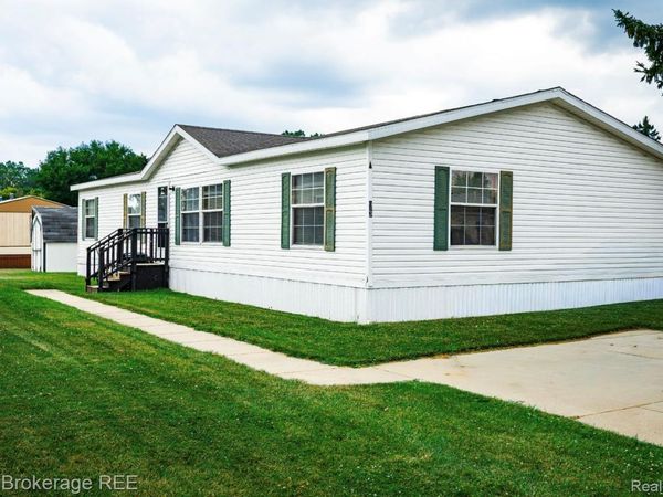 93 Woodcrest, Swartz Creek, Mi 48473