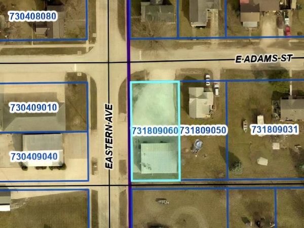 594 Eastern Ave, Marengo, IA 52301