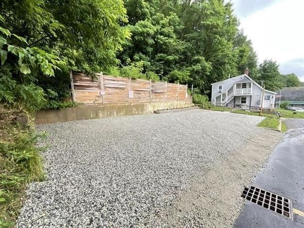 9 Granite Street, Hooksett, NH 03106