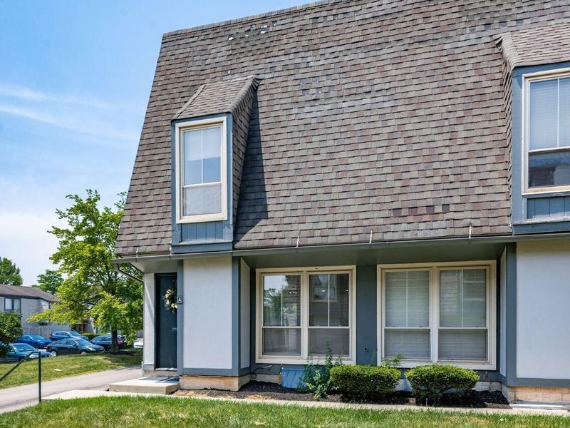 1046 Merrimar Circle N, Unit A, Columbus, OH 43220 Photo 2