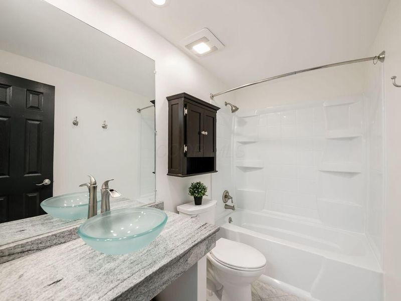 1046 Merrimar Circle N, Unit A, Columbus, OH 43220 Photo 32