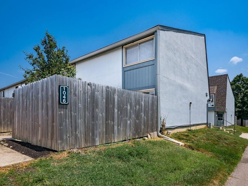 1046 Merrimar Circle N, Unit A, Columbus, OH 43220 Photo 40