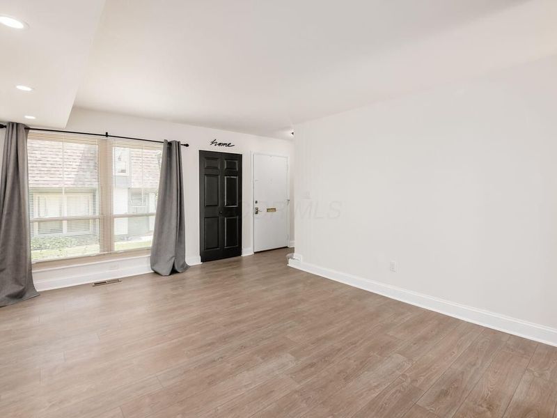 1046 Merrimar Circle N, Unit A, Columbus, OH 43220 Photo 6