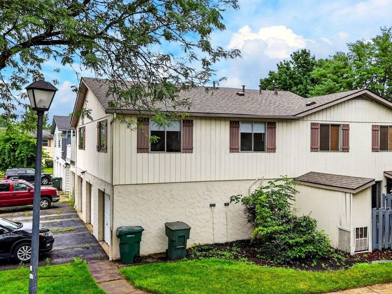 2519 Burgandy Lane, Unit A, Columbus, OH 43232 Photo 2