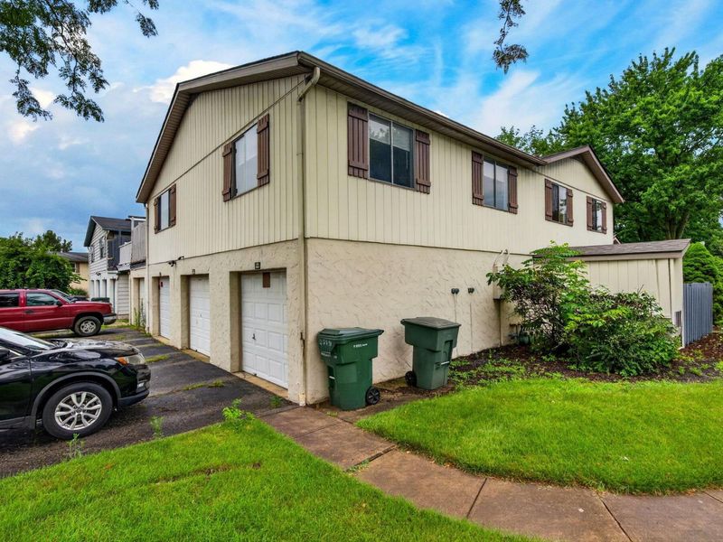 2519 Burgandy Lane, Unit A, Columbus, OH 43232 Photo 3