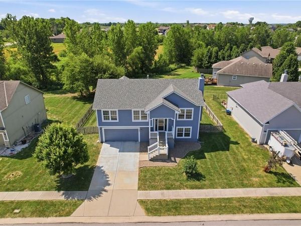 1501 N 6th Street, Louisburg, KS 66053