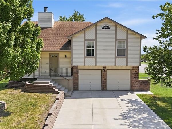 14821 W 150th Place, Olathe, KS 66062
