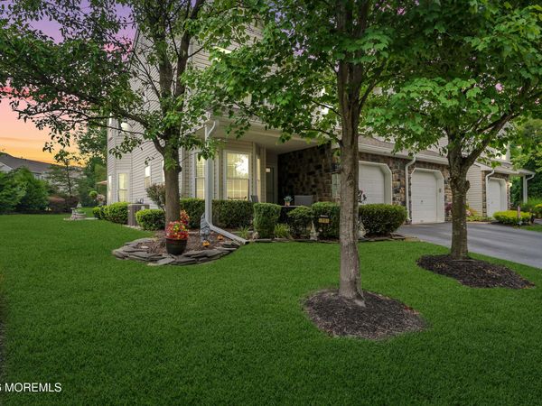 71 Santa Rosa Lane, Tinton Falls, NJ 07724