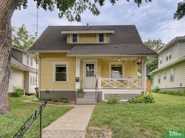915 S 38th Avenue, Omaha, NE 68105