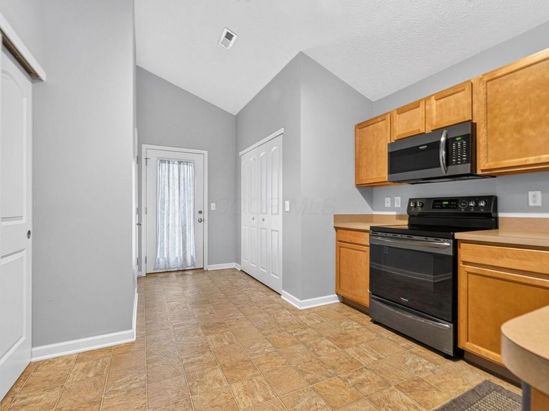 657 Gleaming Drive, Galloway, OH 43119 Photo 11