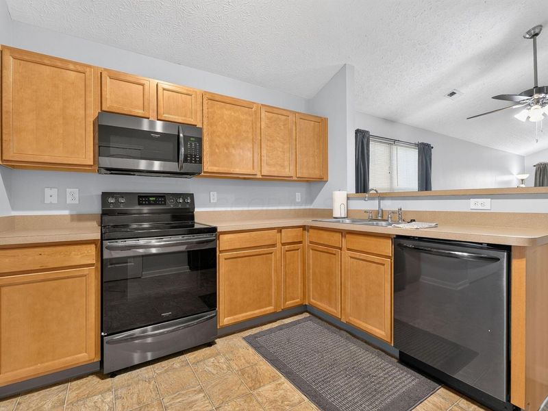 657 Gleaming Drive, Galloway, OH 43119 Photo 12