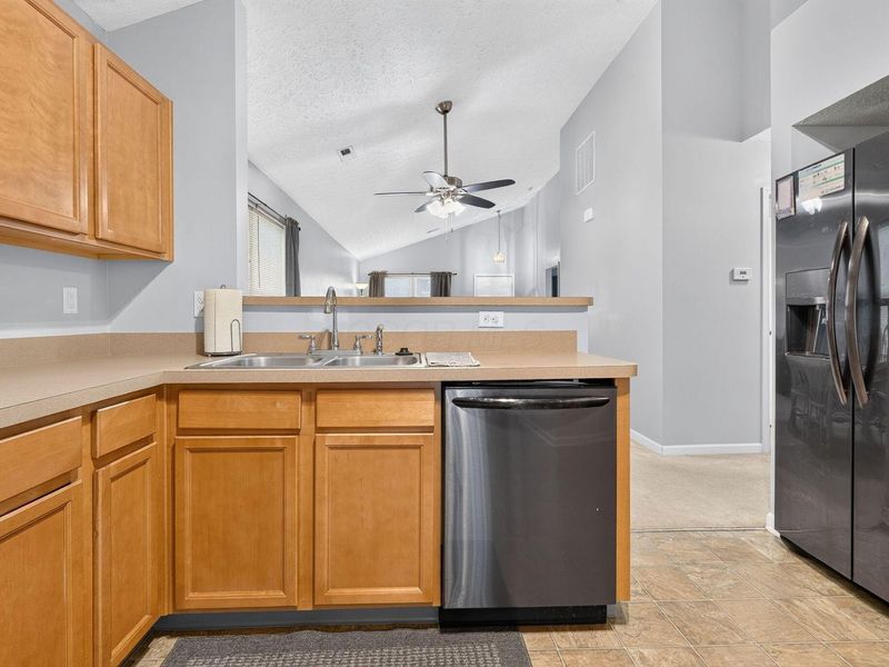 657 Gleaming Drive, Galloway, OH 43119 Photo 14