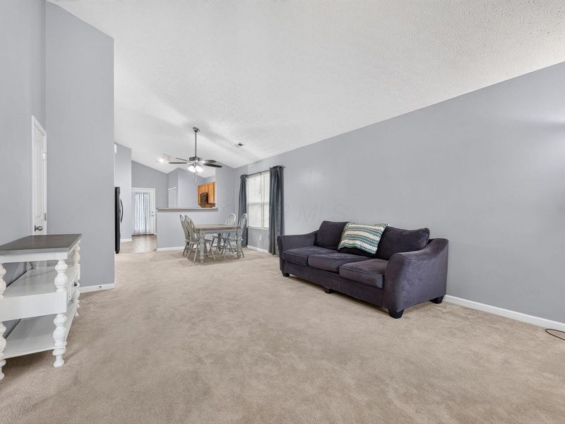 657 Gleaming Drive, Galloway, OH 43119 Photo 4