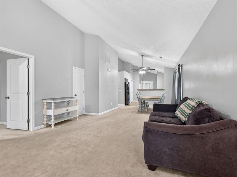 657 Gleaming Drive, Galloway, OH 43119 Photo 5