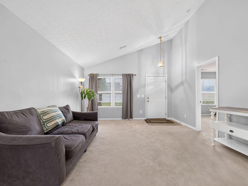 657 Gleaming Drive, Galloway, OH 43119 Photo 6