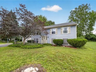 8165 Capricorn Drive , Liverpool, NY 13090