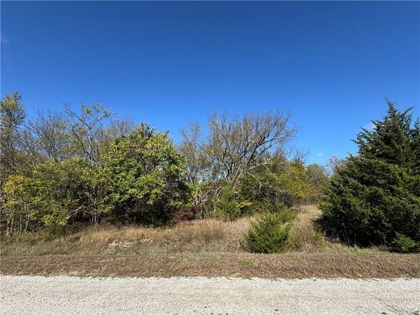 41 Illinois Drive, Linn Valley, KS 66040