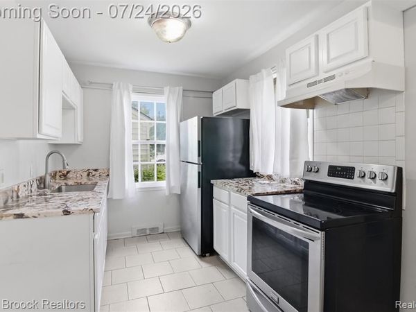 10431 Corning Street, Oak Park, MI 48237
